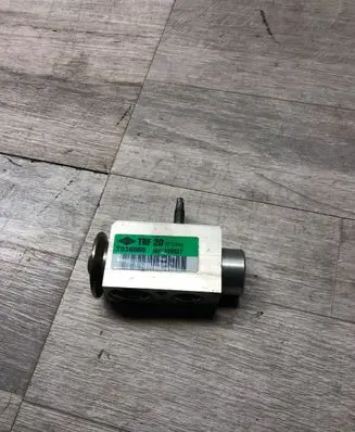 Volvo XC70 Air conditioning (A/C) expansion valve 7036866 R134A 326527