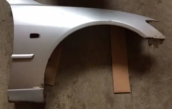 Lexus IS 200-300 Fender