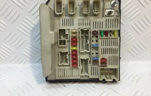 Renault Scenic II - Grand scenic II Fuse module 8200481866