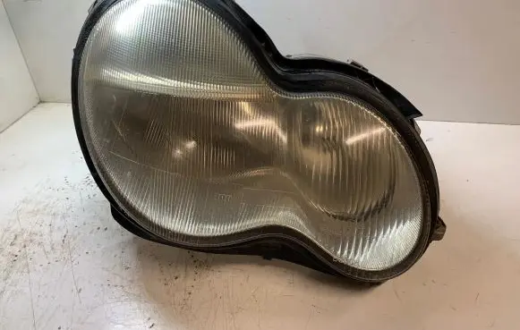Mercedes-Benz C W203 Headlight/headlamp A2038200261 0301166202