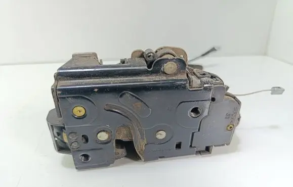 Volkswagen Caddy Front door lock 3B1837015