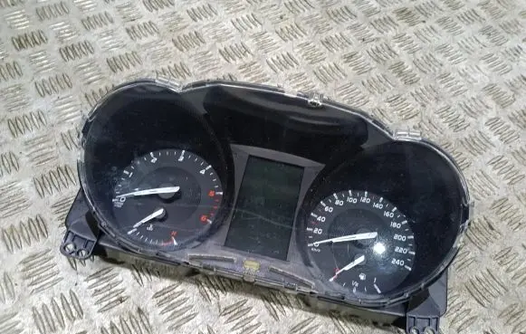 Toyota Avensis T270 Speedometer (instrument cluster)