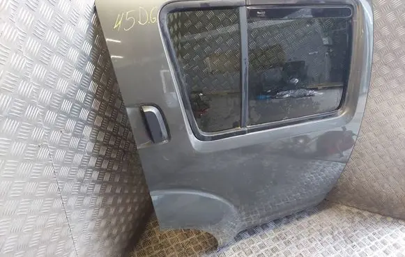 Nissan Pathfinder R51 Rear door