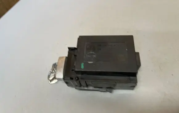 Volkswagen PASSAT B6 Ignition lock 3C0905843R
