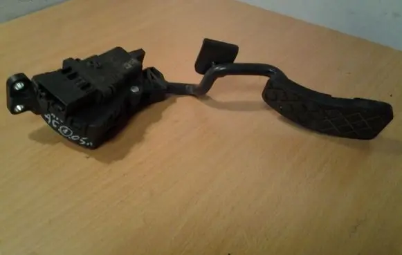 Audi A6 S6 C6 4F Accelerator throttle pedal 4F2721523 6PV00898402