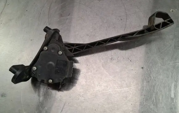 Volvo V70 Accelerator throttle pedal 9496822 B150