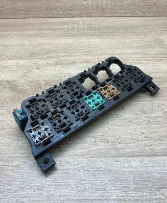 Volkswagen Golf IV Fuse box set 8D0937503E