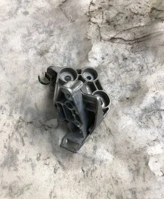 Opel Grandland X Gear shift cable bracket 113103186