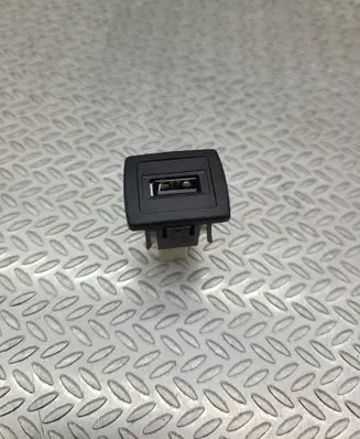 Mercedes-Benz ML W166 USB socket connector A2188200187