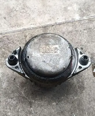 Mercedes-Benz C W204 Engine mount bracket A2122406317