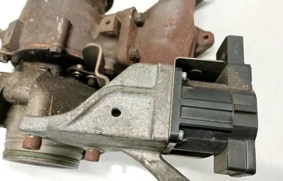 BMW 3 E90 E91 Turbine electric control actuator 33519200