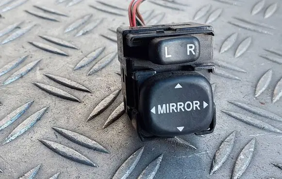 Toyota Corolla E120 E130 Wing mirror switch 183574