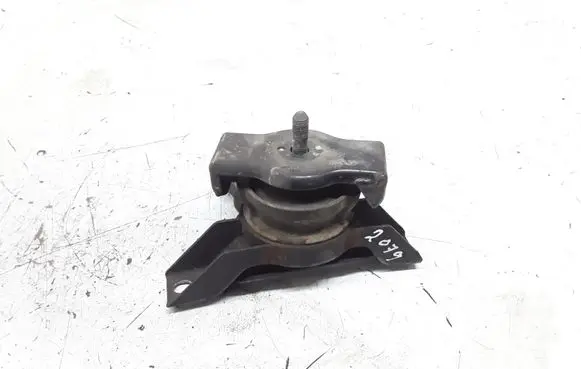 Hyundai Getz Engine mount bracket