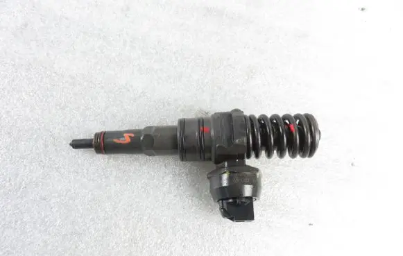 Skoda Octavia Mk2 (1Z) Fuel injector 414720215 038130073AG