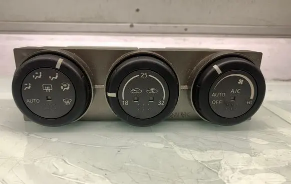 Nissan X-Trail T30 Climate control unit 27500EQ310