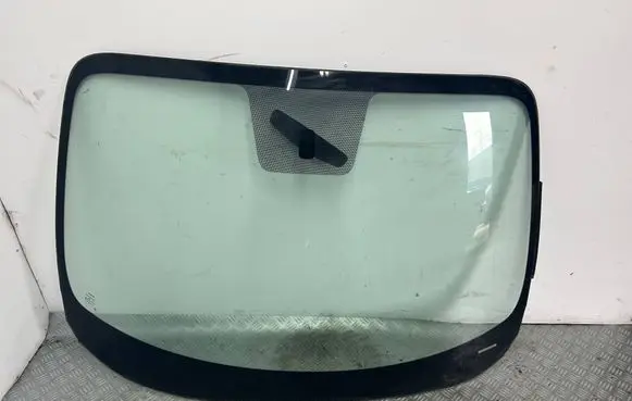 Nissan Juke I F15 Front windscreen/windshield window 