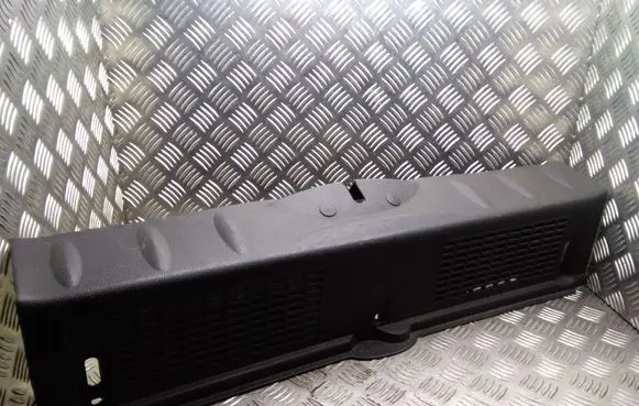 Trunk/boot sill cover protection