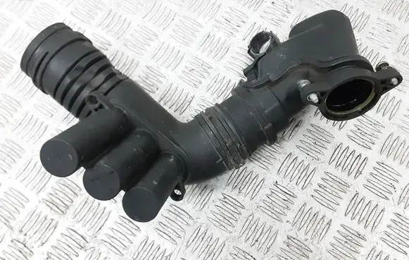 Audi Q3 8U Turbo air intake inlet pipe/hose 04E129656