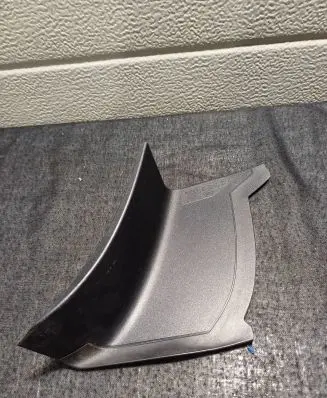 Porsche Macan (95B) Rear/tail light trim molding 95B945309F 250222 B9114277