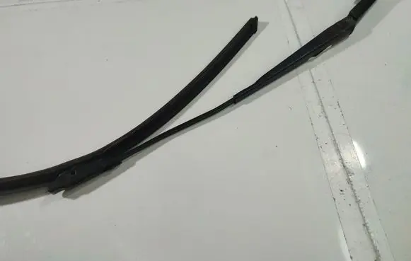 Citroen C4 Grand Picasso Front wiper blade arm 