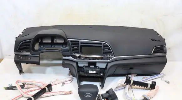 Hyundai Elantra VI Dashboard