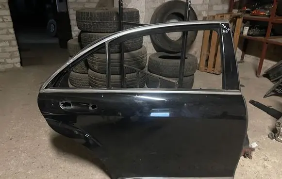 Mercedes-Benz S W221 Rear door 