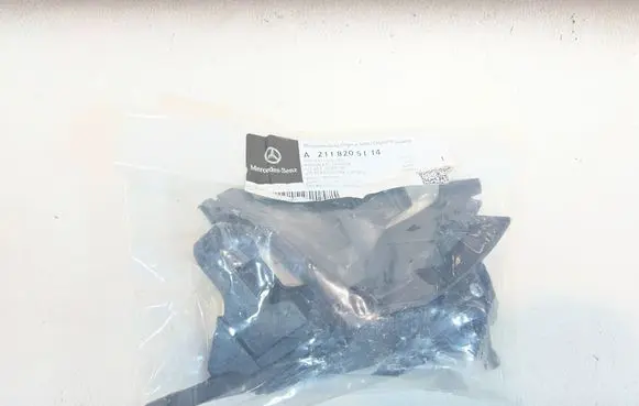 Mercedes-Benz E W211 Headlight/headlamp mounting bracket A2118205114