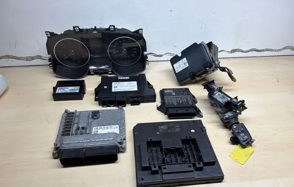 Volkswagen Crafter Engine ECU kit and lock set 1K0905851