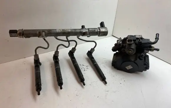 Mercedes-Benz C W204 Fuel injection system set A6510700701 A6510700587