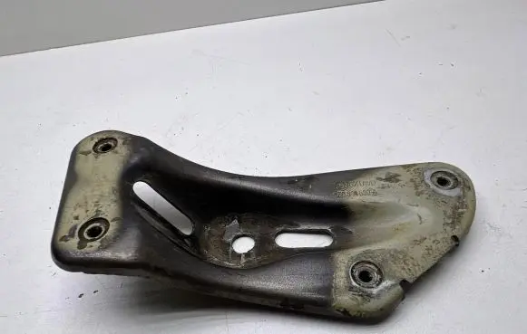 Skoda Yeti (5L) Fender mounting bracket 1Z0810680A