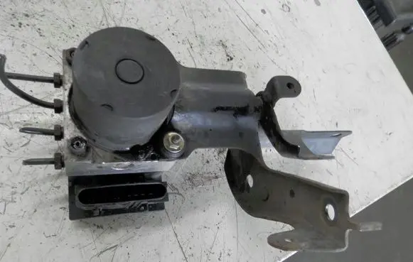 Nissan Almera Tino ABS Pump 0265231427