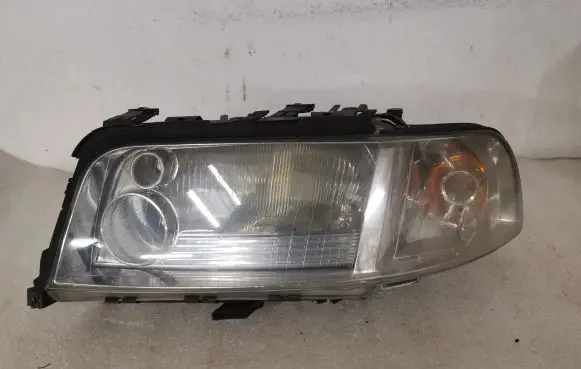Audi A8 S8 D2 4D Headlight/headlamp