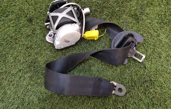 Volkswagen PASSAT B6 Front seatbelt 3C1857705P YD41918110 34077659