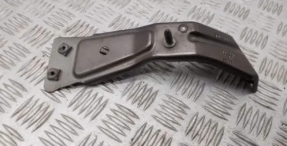 Volkswagen Jetta VI Fender mounting bracket 5C6821137