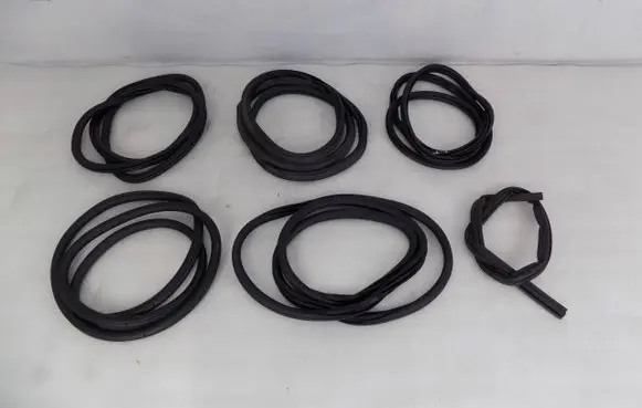 Opel Grandland X Front door rubber seal 
