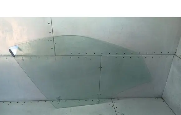 Fiat Siena Front door window glass four-door