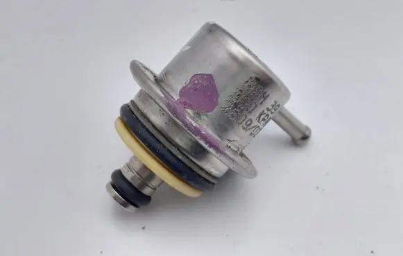 Renault Clio II Fuel pressure regulator