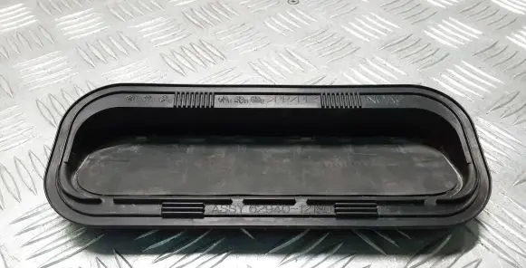 Quarter panel pressure vent