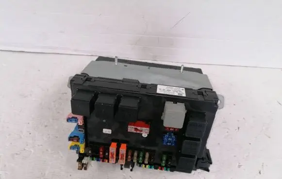 Mercedes-Benz S W221 Fuse module A2219003001 A2215451401