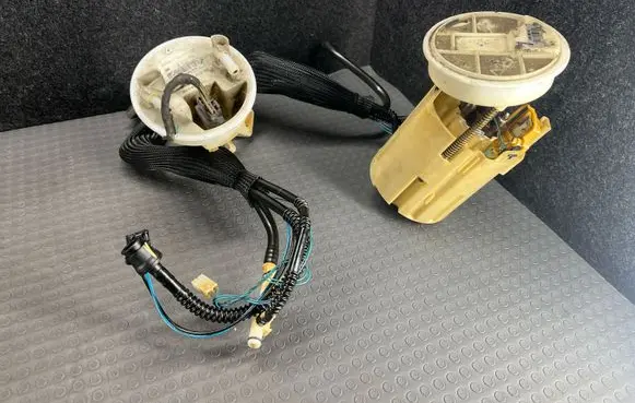 Mercedes-Benz E W211 Fuel level sensor A2114701641