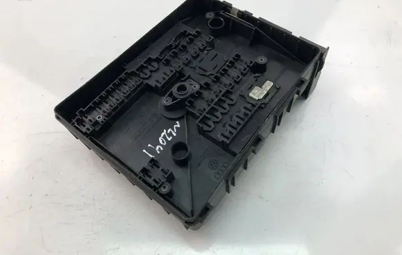 Volkswagen Caddy Fuse box set 1K0937125A