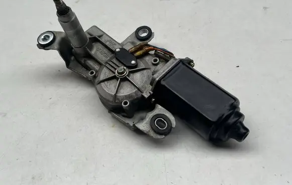 Nissan Pulsar Rear glass lock/latch Q498 2871050C00