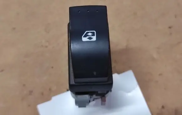 Renault Laguna II Electric window control switch 2808201 220507A