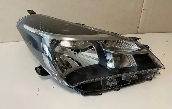 Toyota Yaris Headlight/headlamp