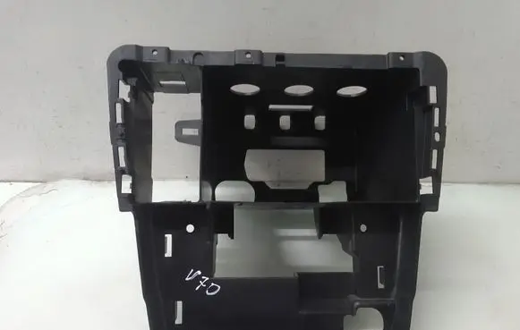 Volvo V70 Radio/GPS head unit trim 30722446
