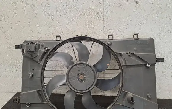 Opel Zafira C Radiator cooling fan shroud 97055935 3135104038 0130303345