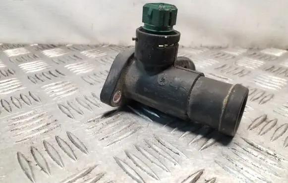 Volkswagen PASSAT B5 Engine coolant pipe/hose 028121132