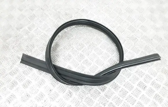 Volvo XC60 Engine compartment rubber 