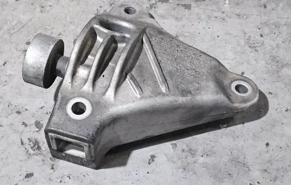 BMW 7 F01 F02 F03 F04 Engine mounting bracket 6777605