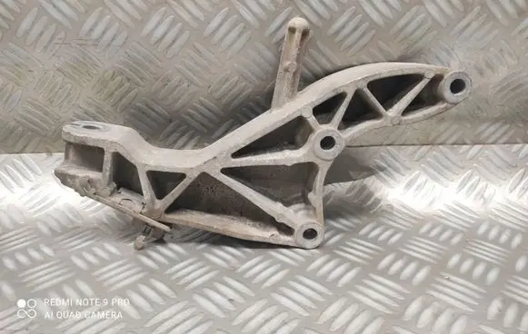 Opel Meriva B Engine mounting bracket 13125634